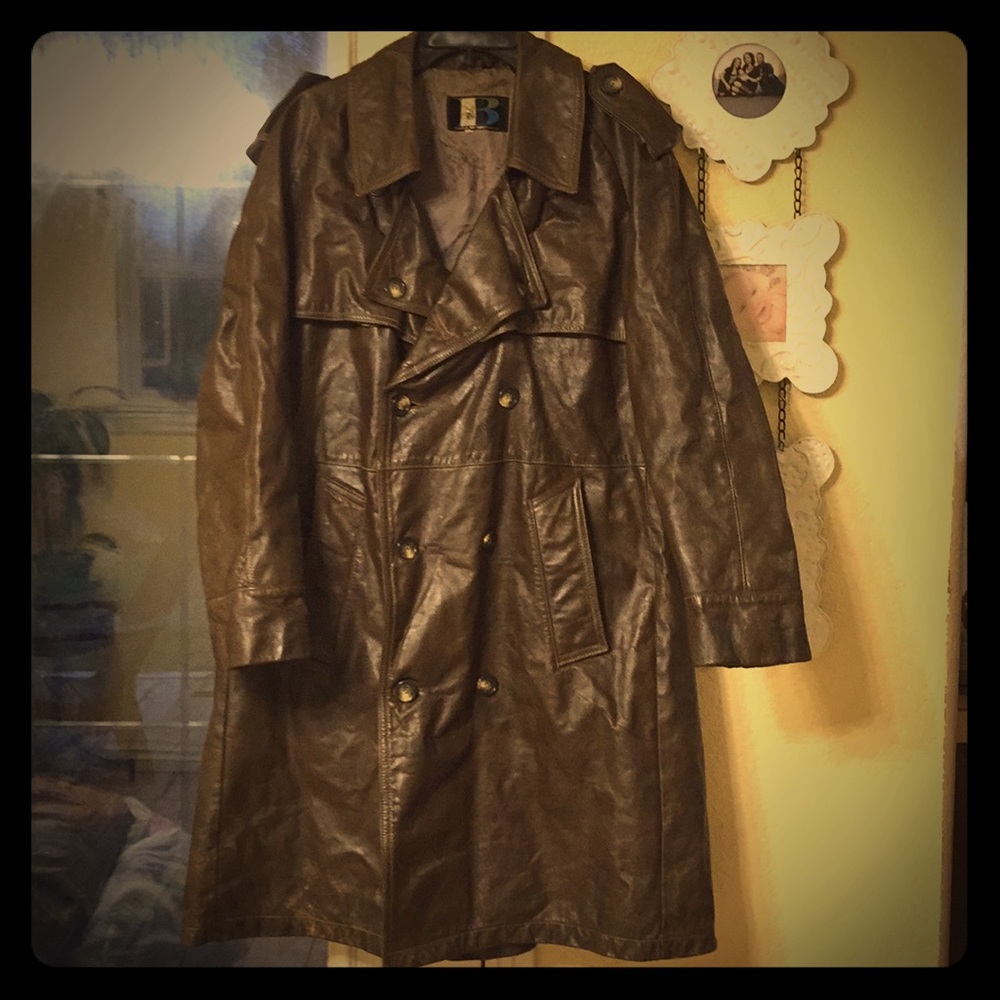 Vintage leather trench coat size L?